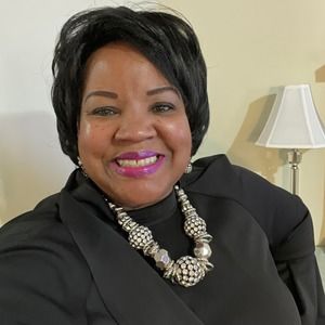 Meet your Posher, Lorna